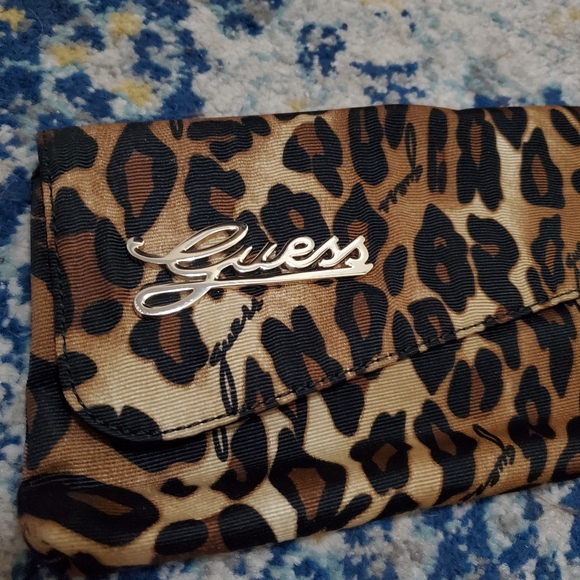 Guess Savona Leopard Print Clutch Handbag Tan/Brown/Black Combo - Picture 2 of 8